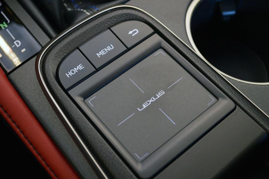 Детали интерьера Lexus RC F 2014 года  (NA) (фото 115 из 200)